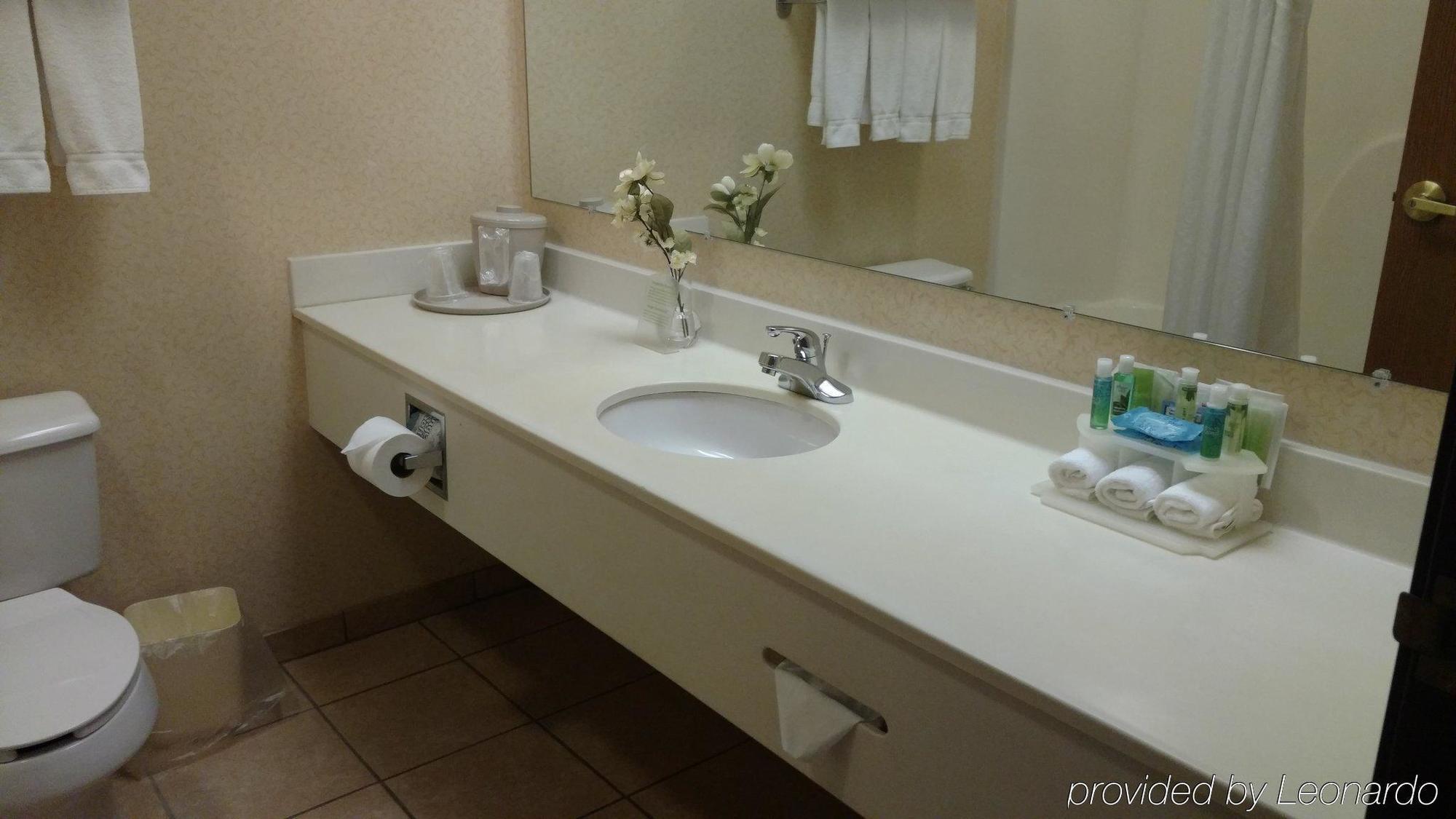 Holiday Inn Express Mount Pleasant- Scottdale By Ihg Esterno foto