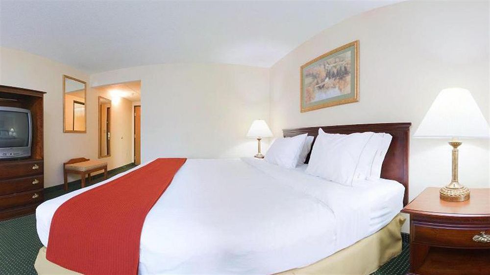 Holiday Inn Express Mount Pleasant- Scottdale By Ihg Esterno foto