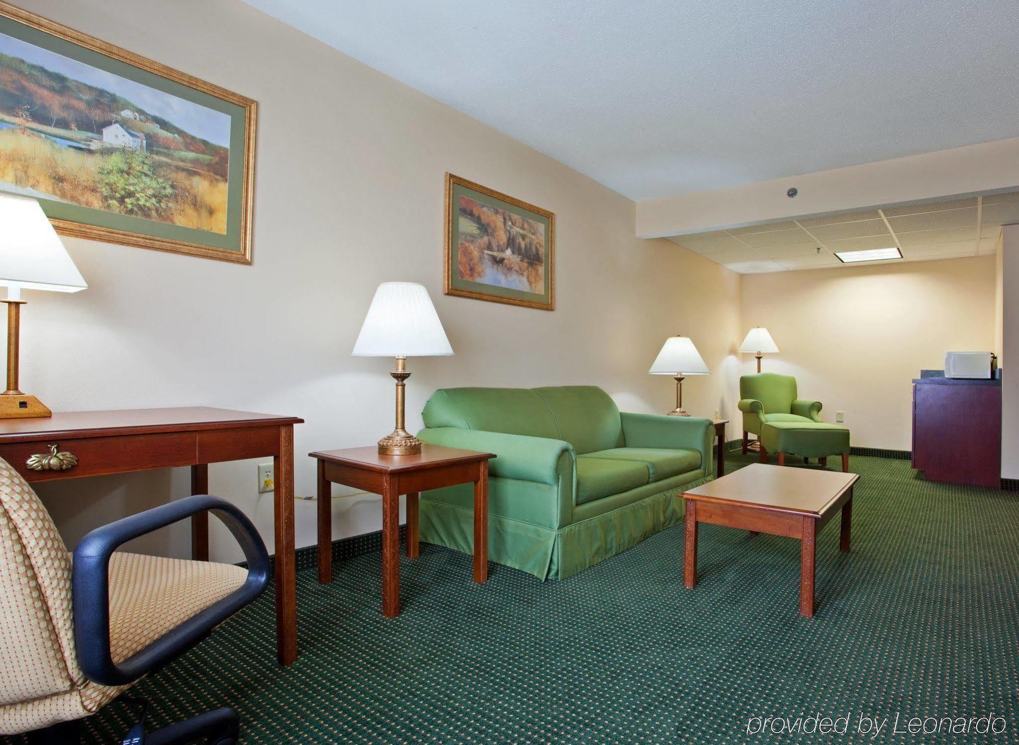 Holiday Inn Express Mount Pleasant- Scottdale By Ihg Esterno foto